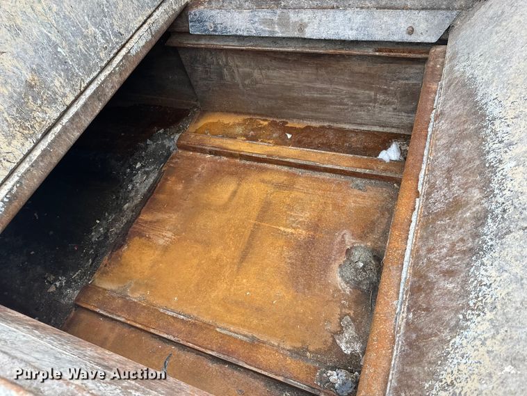 image for item FK0061 2017 Peterbilt PB320 refuse truck