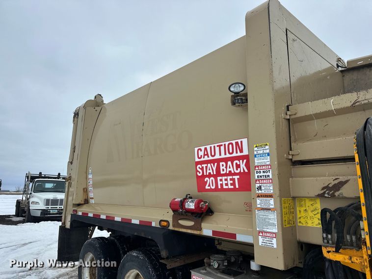 image for item FK0061 2017 Peterbilt PB320 refuse truck