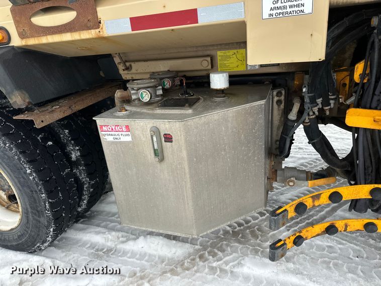 image for item FK0061 2017 Peterbilt PB320 refuse truck