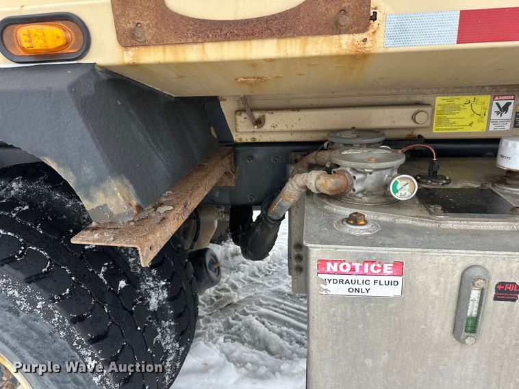 image for item FK0061 2017 Peterbilt PB320 refuse truck