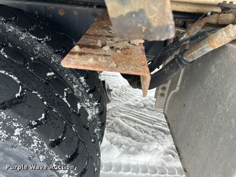 image for item FK0061 2017 Peterbilt PB320 refuse truck