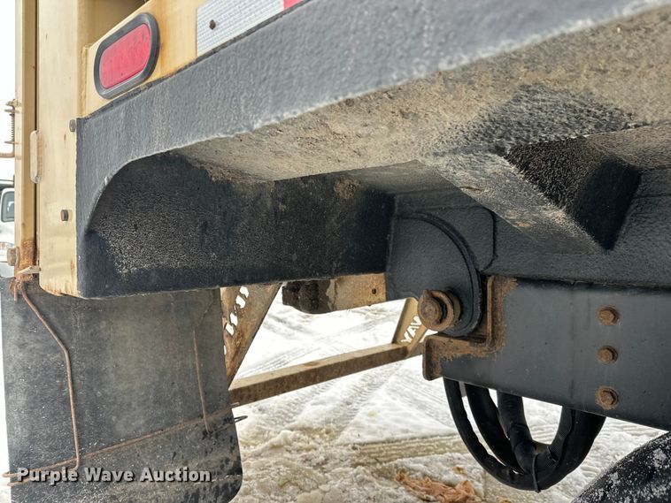 image for item FK0061 2017 Peterbilt PB320 refuse truck