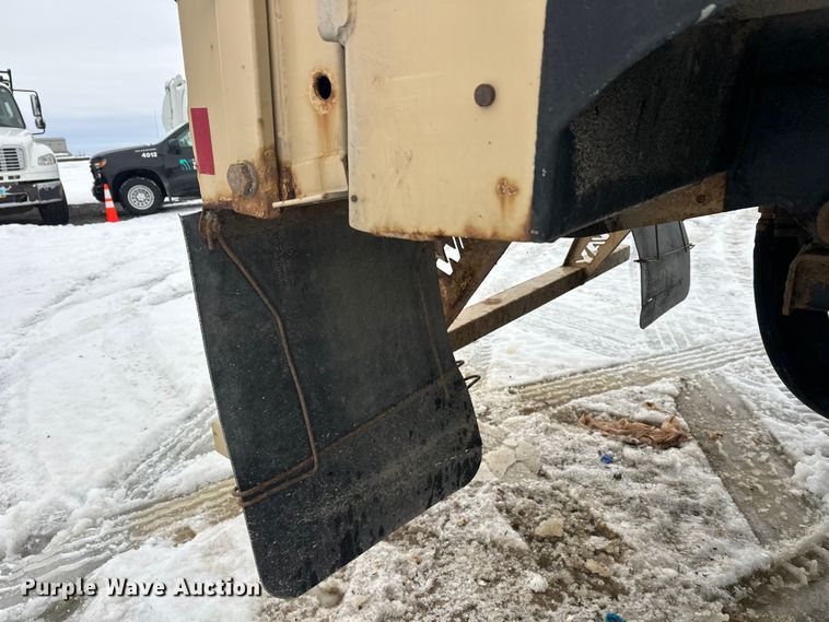 image for item FK0061 2017 Peterbilt PB320 refuse truck