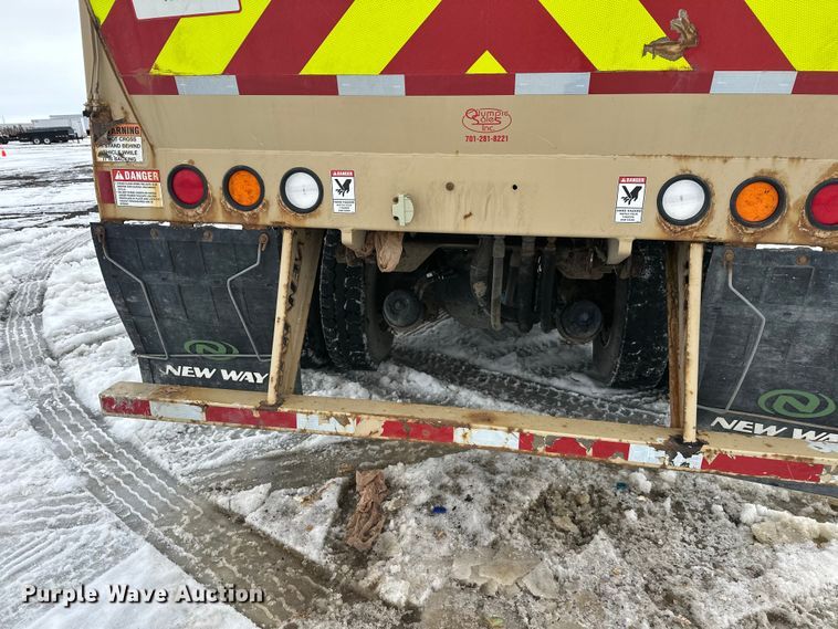 image for item FK0061 2017 Peterbilt PB320 refuse truck