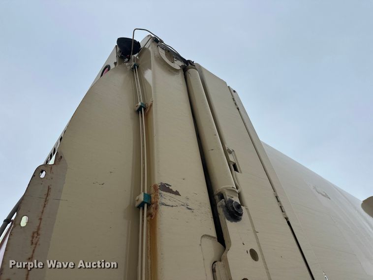 image for item FK0061 2017 Peterbilt PB320 refuse truck