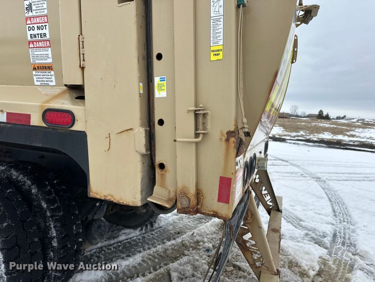 image for item FK0061 2017 Peterbilt PB320 refuse truck