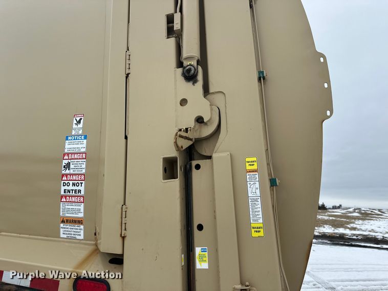 image for item FK0061 2017 Peterbilt PB320 refuse truck