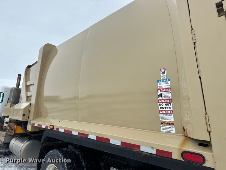 image for item FK0061 2017 Peterbilt PB320 refuse truck