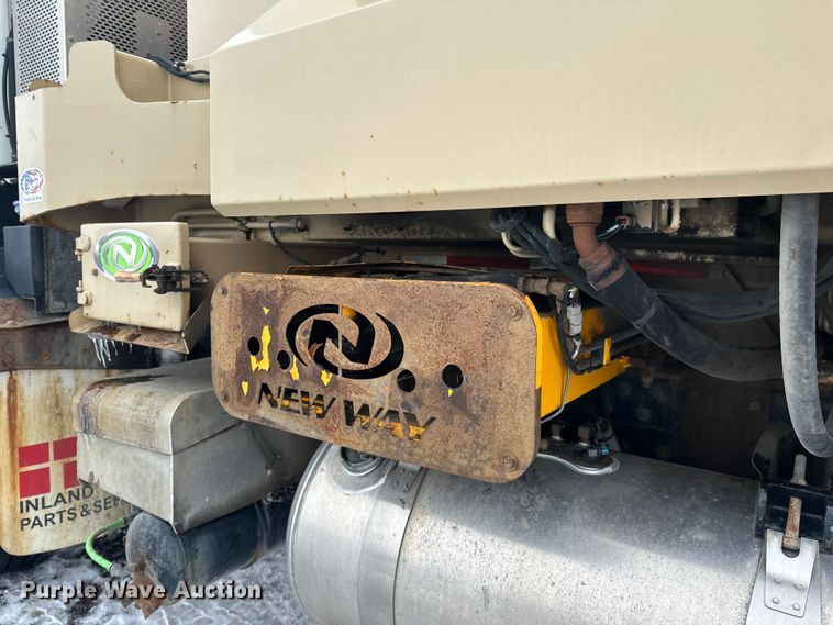 image for item FK0061 2017 Peterbilt PB320 refuse truck