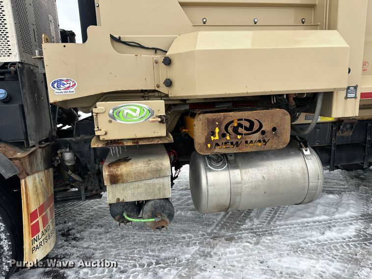 image for item FK0061 2017 Peterbilt PB320 refuse truck