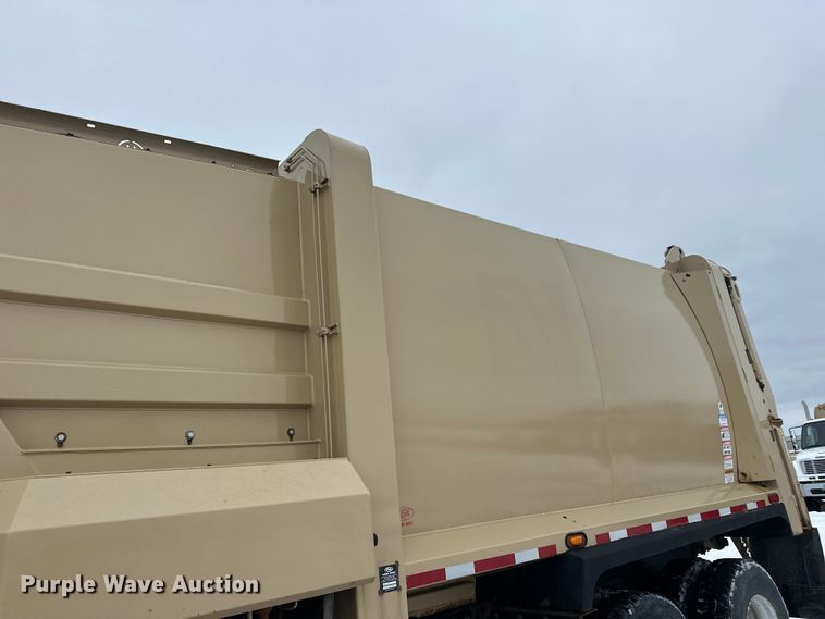 image for item FK0061 2017 Peterbilt PB320 refuse truck