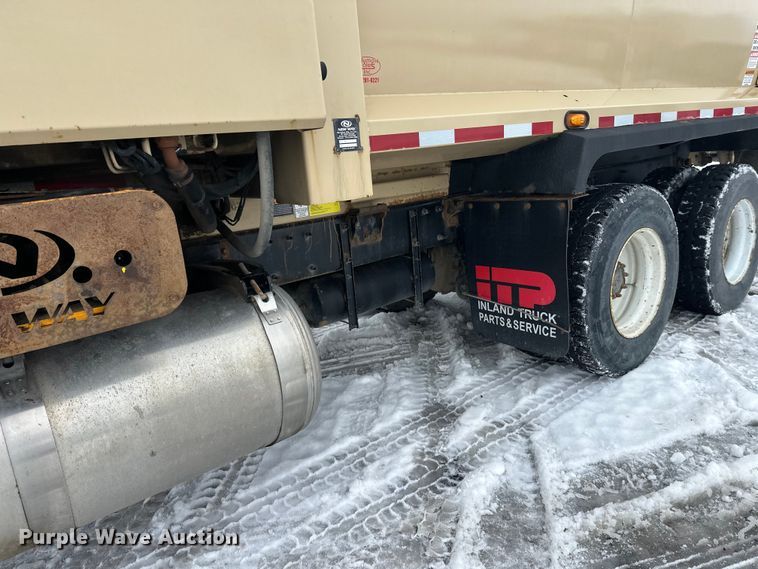 image for item FK0061 2017 Peterbilt PB320 refuse truck