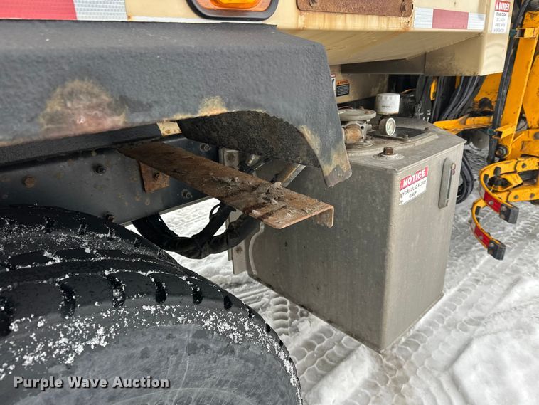 image for item FK0061 2017 Peterbilt PB320 refuse truck