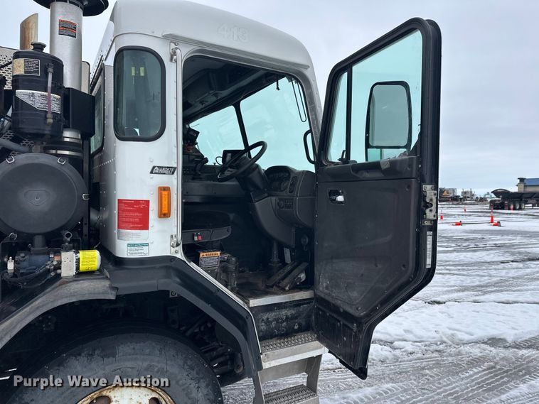 image for item FK0061 2017 Peterbilt PB320 refuse truck