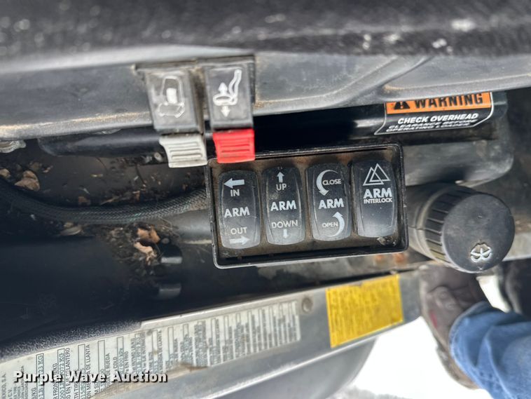 image for item FK0061 2017 Peterbilt PB320 refuse truck