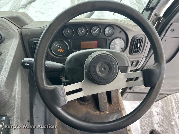 image for item FK0061 2017 Peterbilt PB320 refuse truck