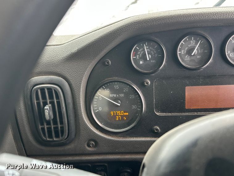 image for item FK0061 2017 Peterbilt PB320 refuse truck