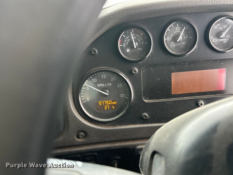 image for item FK0061 2017 Peterbilt PB320 refuse truck