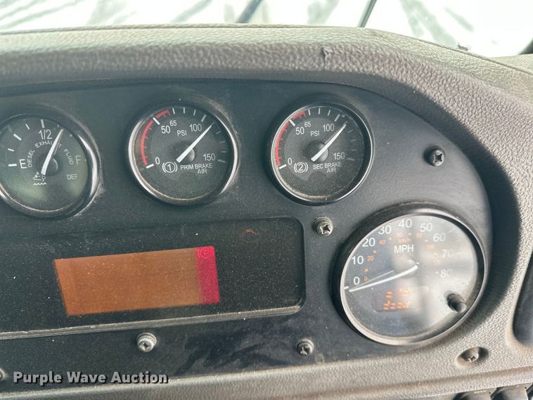 image for item FK0061 2017 Peterbilt PB320 refuse truck