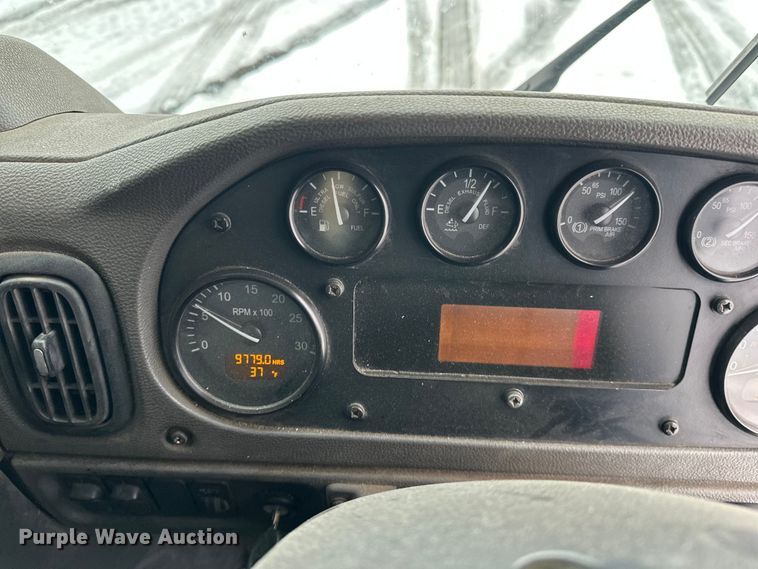 image for item FK0061 2017 Peterbilt PB320 refuse truck