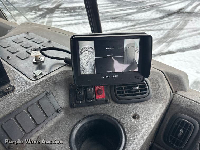 image for item FK0061 2017 Peterbilt PB320 refuse truck