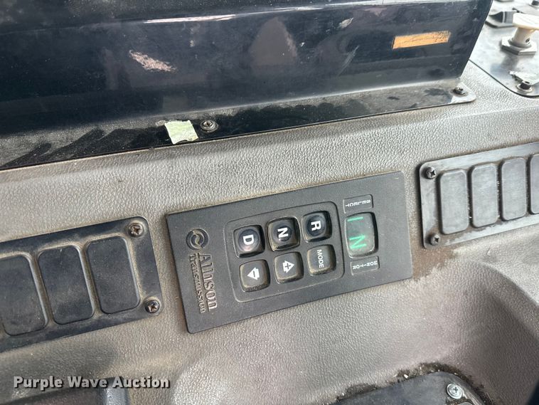 image for item FK0061 2017 Peterbilt PB320 refuse truck