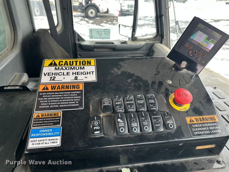 image for item FK0061 2017 Peterbilt PB320 refuse truck