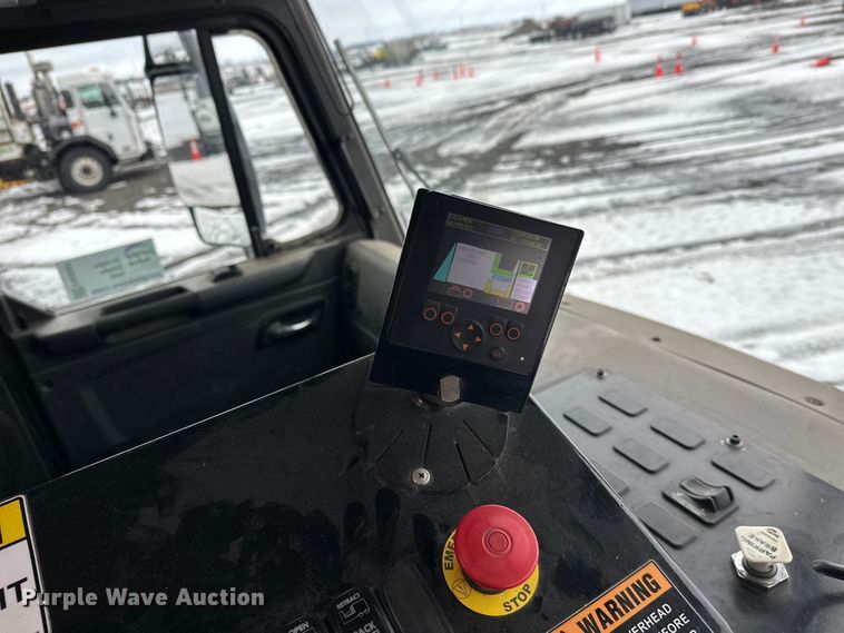 image for item FK0061 2017 Peterbilt PB320 refuse truck