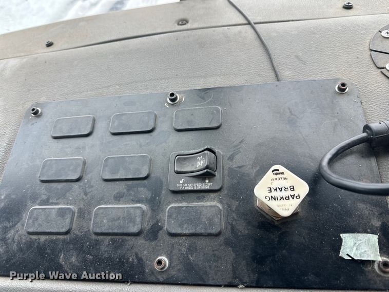 image for item FK0061 2017 Peterbilt PB320 refuse truck