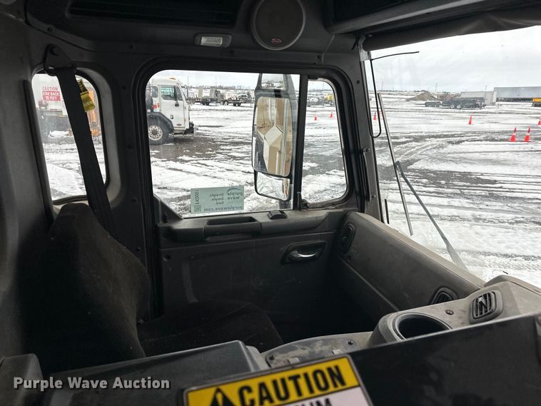 image for item FK0061 2017 Peterbilt PB320 refuse truck