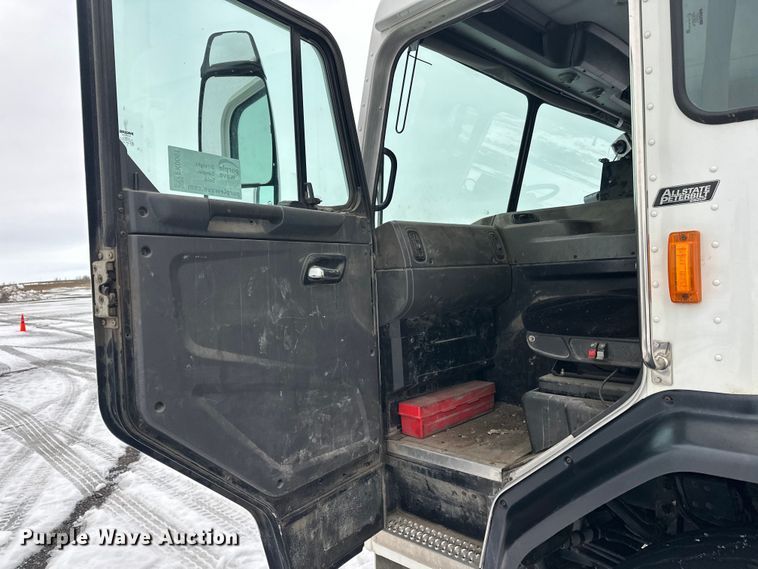 image for item FK0061 2017 Peterbilt PB320 refuse truck