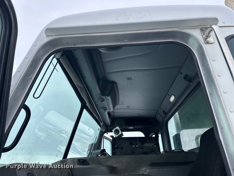 image for item FK0061 2017 Peterbilt PB320 refuse truck