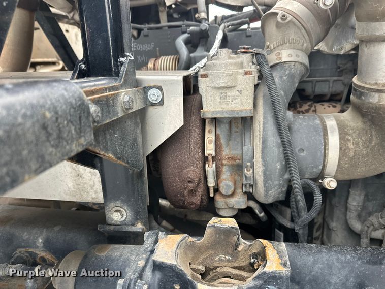 image for item FK0061 2017 Peterbilt PB320 refuse truck