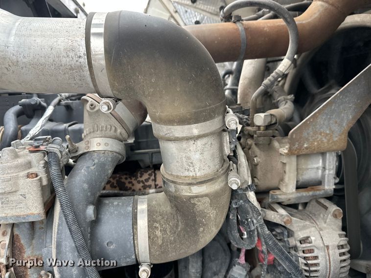 image for item FK0061 2017 Peterbilt PB320 refuse truck