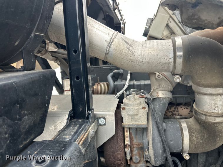 image for item FK0061 2017 Peterbilt PB320 refuse truck