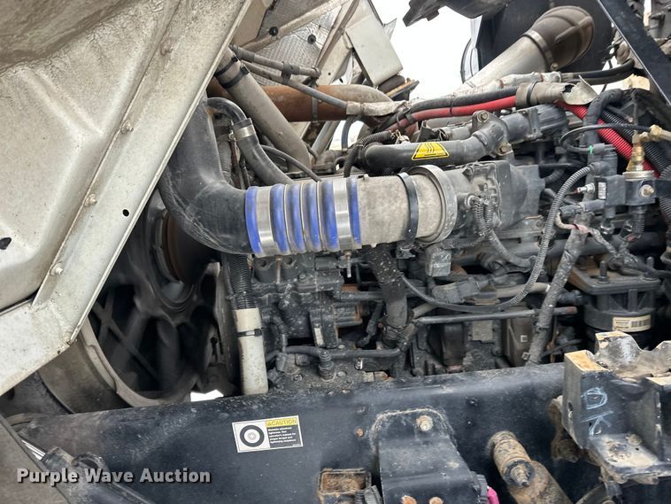 image for item FK0061 2017 Peterbilt PB320 refuse truck