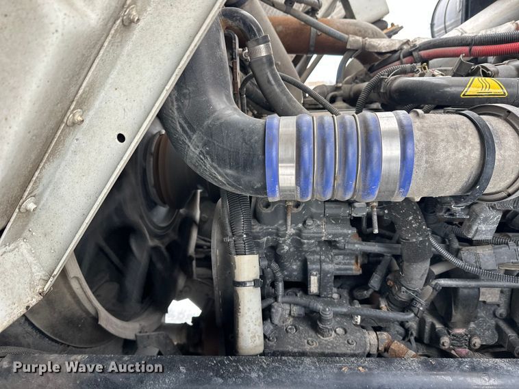 image for item FK0061 2017 Peterbilt PB320 refuse truck