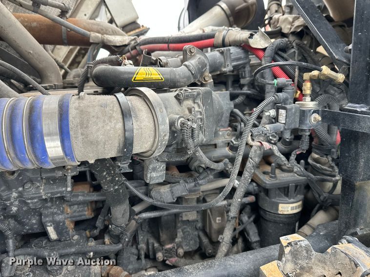 image for item FK0061 2017 Peterbilt PB320 refuse truck