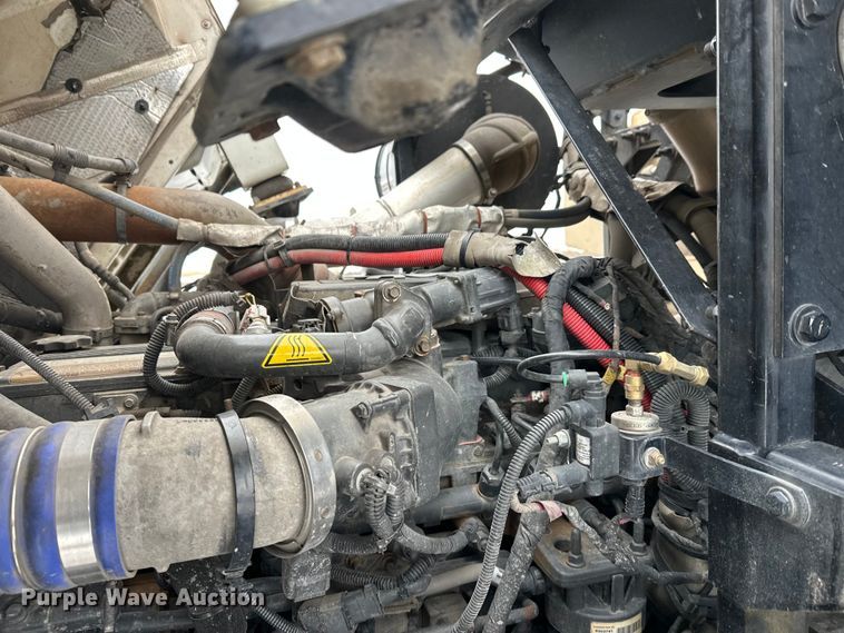 image for item FK0061 2017 Peterbilt PB320 refuse truck