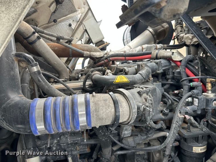 image for item FK0061 2017 Peterbilt PB320 refuse truck