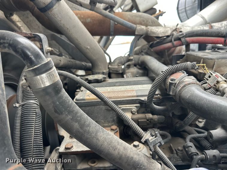 image for item FK0061 2017 Peterbilt PB320 refuse truck