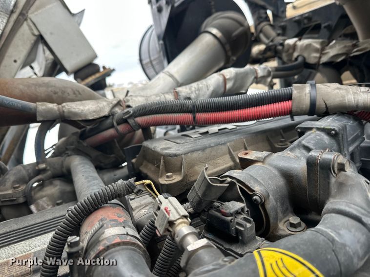 image for item FK0061 2017 Peterbilt PB320 refuse truck