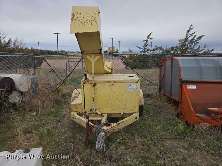 image for item FM7505 FMC C12T wood chipper