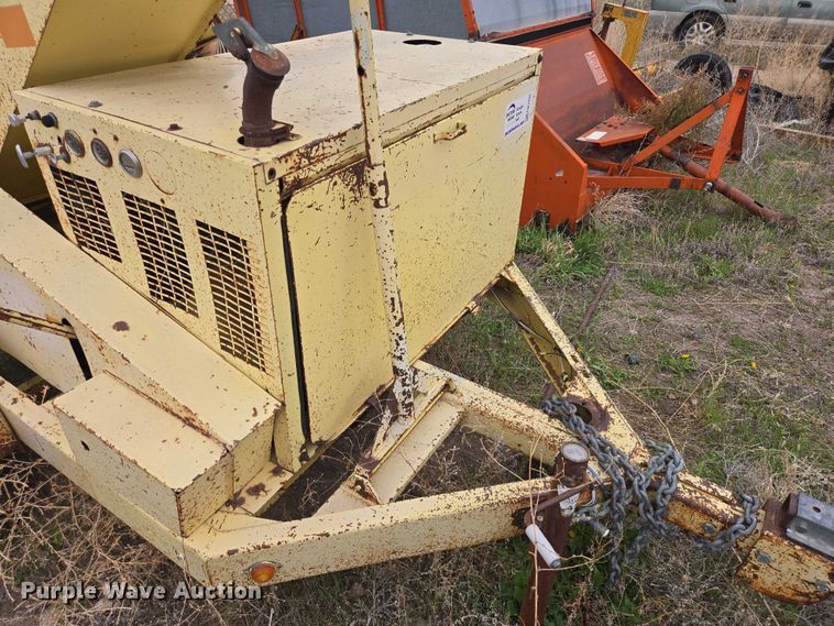 image for item FM7505 FMC C12T wood chipper