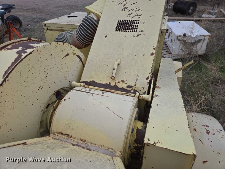 image for item FM7505 FMC C12T wood chipper