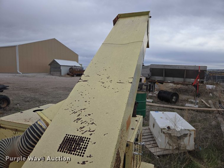 image for item FM7505 FMC C12T wood chipper