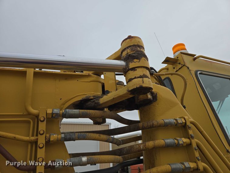 image for item FM7507 1991 Caterpillar 613C elevating scraper