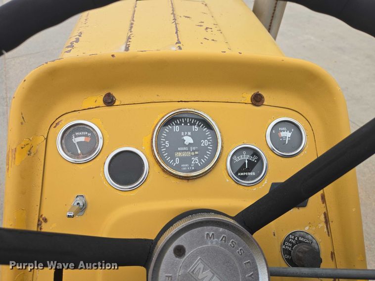 image for item FM7508 Massey Ferguson tractor