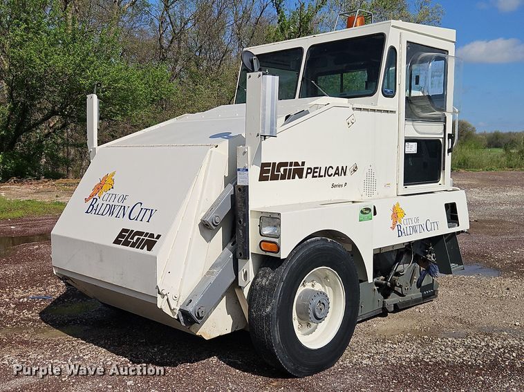 image for item FN5598 1999 Elgin Pelican street sweeper