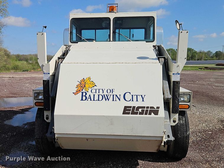 image for item FN5598 1999 Elgin Pelican street sweeper